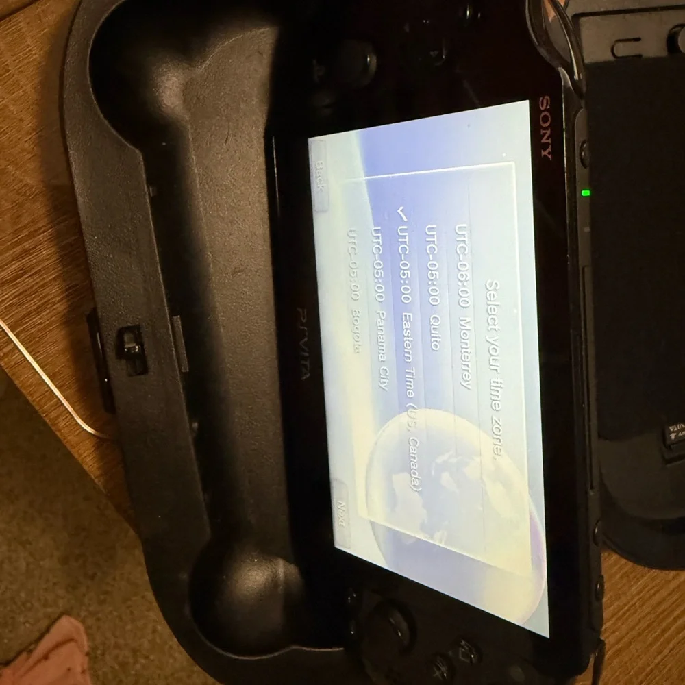 Sony PlayStation Vita with Black Finish - Picture 2 of 4